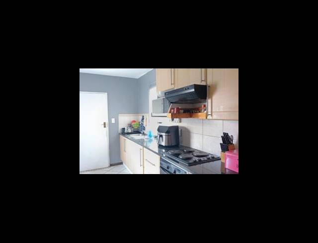 2 BEDROOM TOWNHOUSE FOR SALE IN MONAVONI